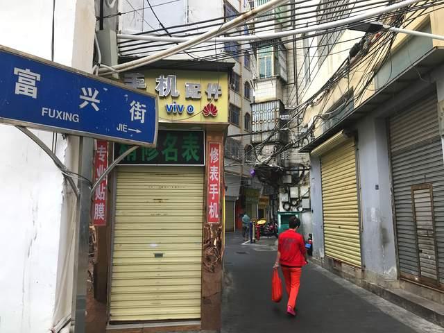 郁郁寡歡，面壁思過；白玉堂皇宮偷米。痛定思痛，免再闖禍！十七跟來追四一是指打什么生肖，詳細(xì)解答、前沿解答解釋落實(shí)